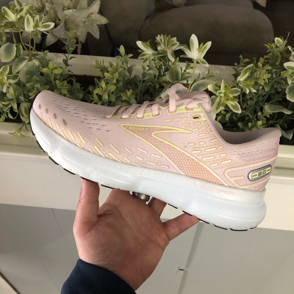 Women’s Brooks Glycerin 20 ‘Pink Yellow Tint size 8